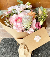 Load image into Gallery viewer, Thornhill florist