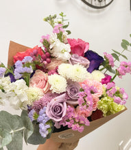 Load image into Gallery viewer, Thornhill flower delivery